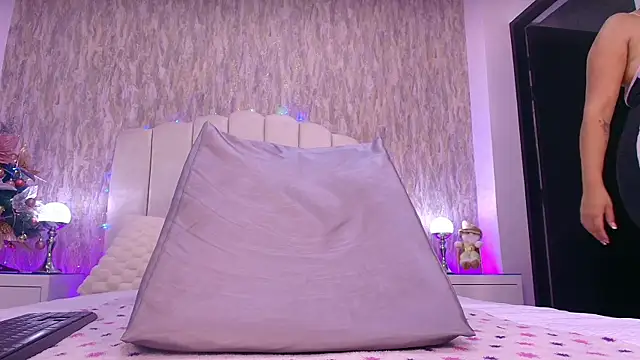 raven lilith  online show from 17, 12, 2025