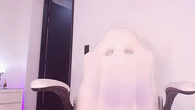 raven lilith  online show from 6, 11, 2025