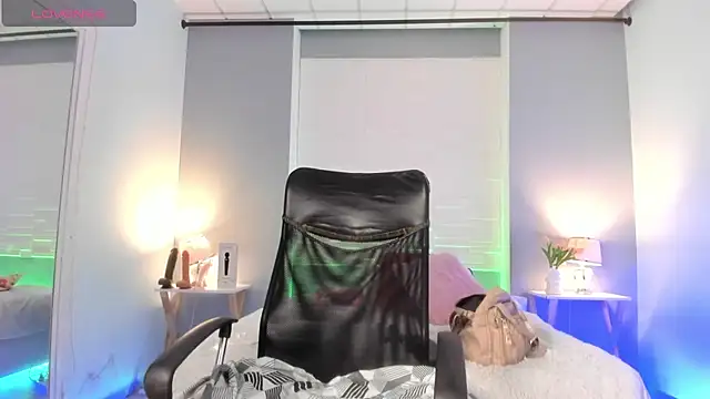 Snapshot of SophiaaStone chatting on 3, 11, 2025 SophiaaStone online show from 3, 11, 2025