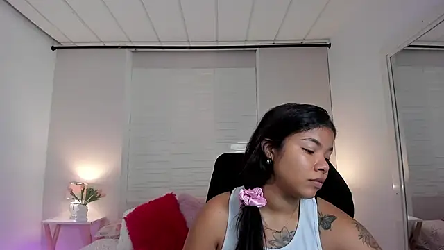 Snapshot of SophiaaStone chatting on 8, 4, 2026 SophiaaStone online show from 8, 4, 2026