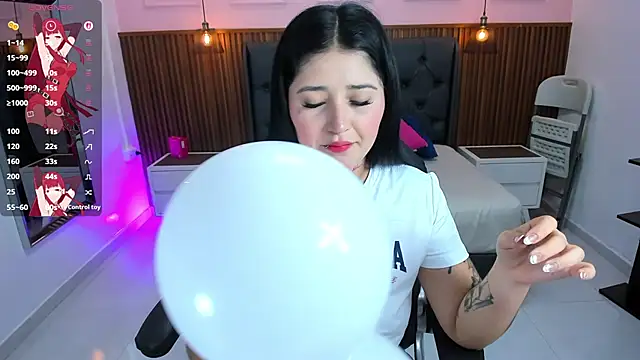 Snapshot of BIANCAROY1 chatting on 4, 7, 2026 BIANCAROY1 online show from 4, 7, 2026
