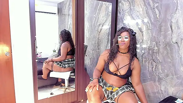 LauraSaenz01 online show from 3, 10, 2025