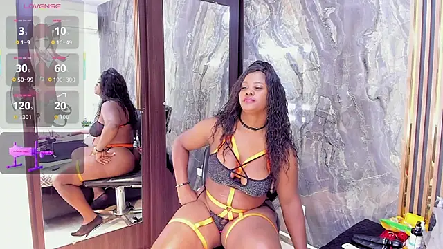 LauraSaenz01 online show from 5, 10, 2025