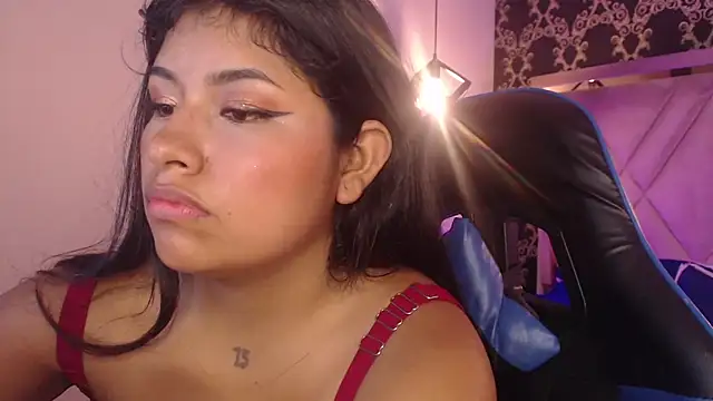 ChantalPetit online show from 13, 5, 2026