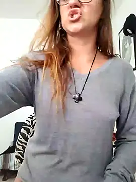 Snapshot of Scarlettishere chatting on 8, 7, 2026 Scarlettishere online show from 8, 7, 2026