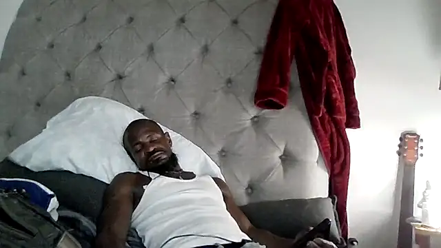 Maculine Stayr online show from 4, 10, 2025