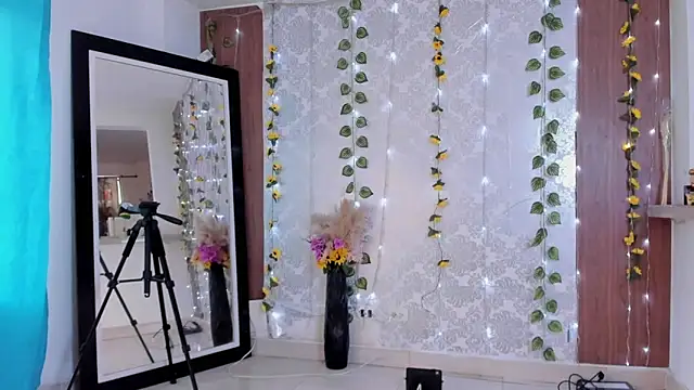 kelly thomson online show from 5, 4, 2026