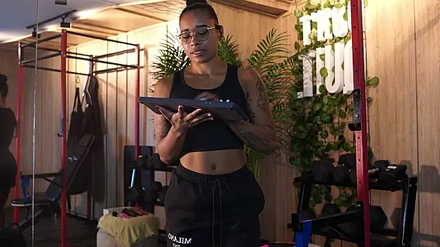 kelly thomson online show from 18, 4, 2026