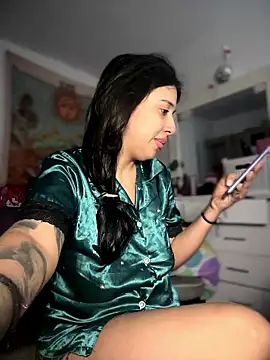 kiaraglam2 online show from 14, 1, 2026