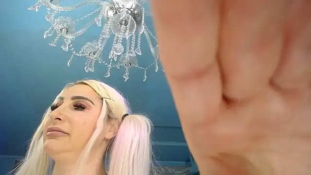 Snapshot of ADRIANNA_FOX chatting on 29, 11, 2025 ADRIANNA FOX online show from 29, 11, 2025