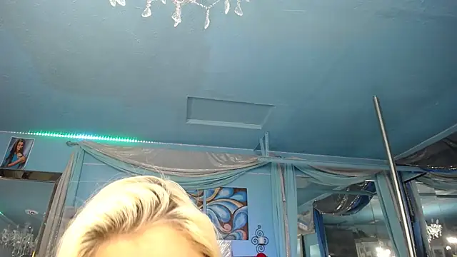 Snapshot of ADRIANNA_FOX chatting on 29, 9, 2025 ADRIANNA FOX online show from 29, 9, 2025