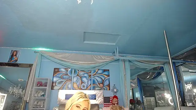 Snapshot of ADRIANNA_FOX chatting on 7, 2, 2026 ADRIANNA FOX online show from 7, 2, 2026