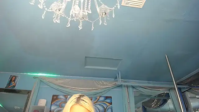 ADRIANNA FOX online show from 25, 5, 2026