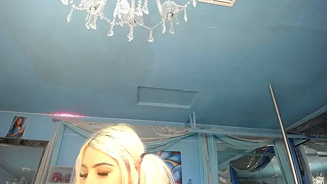 Snapshot of ADRIANNA_FOX chatting on 27, 11, 2025 ADRIANNA FOX online show from 27, 11, 2025