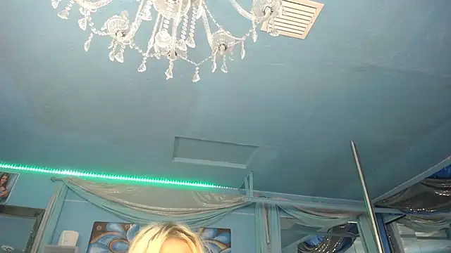 Snapshot of ADRIANNA_FOX chatting on 21, 6, 2026 ADRIANNA FOX online show from 21, 6, 2026