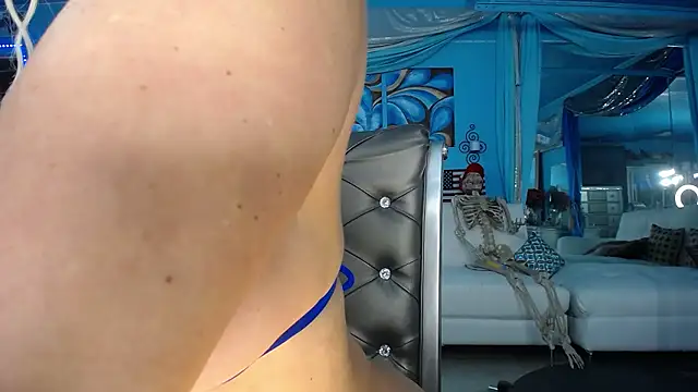 ADRIANNA FOX online show from 26, 4, 2026