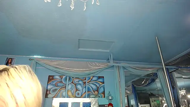 Snapshot of ADRIANNA_FOX chatting on 24, 9, 2025 ADRIANNA FOX online show from 24, 9, 2025