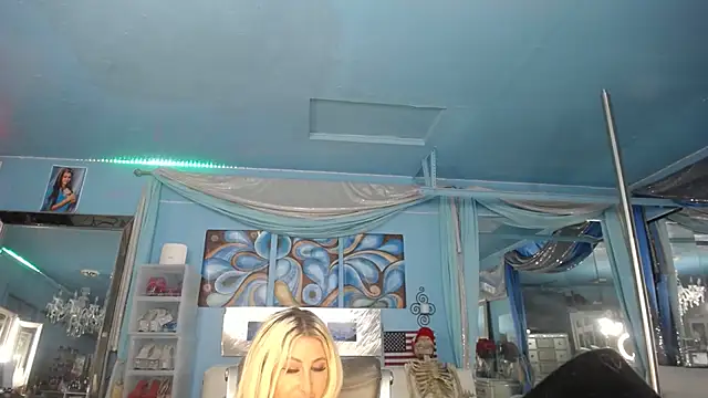 Snapshot of ADRIANNA_FOX chatting on 26, 6, 2026 ADRIANNA FOX online show from 26, 6, 2026
