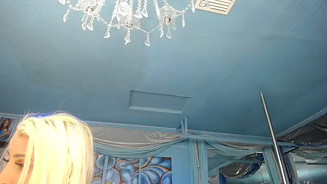 Snapshot of ADRIANNA_FOX chatting on 11, 11, 2025 ADRIANNA FOX online show from 11, 11, 2025