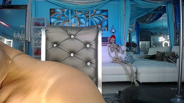 Snapshot of ADRIANNA_FOX chatting on 9, 10, 2025 ADRIANNA FOX online show from 9, 10, 2025