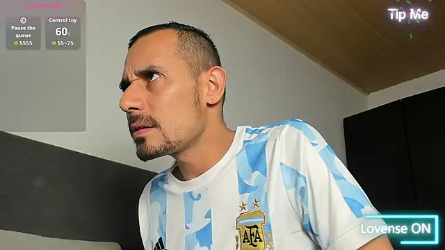 jhonyalzate2 online show from 4, 6, 2026