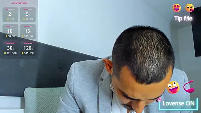 jhonyalzate2 online show from 9, 3, 2025