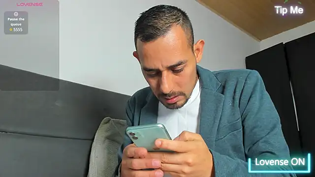 Snapshot of jhonyalzate2 chatting on 22, 6, 2026 jhonyalzate2 online show from 22, 6, 2026