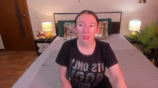 Snapshot of CatherineWalls chatting on 5, 7, 2026 CatherineWalls online show from 5, 7, 2026