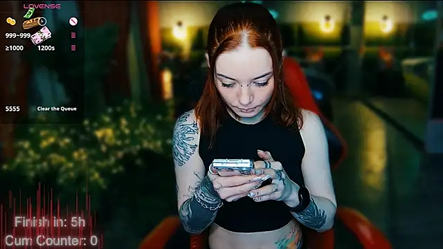 MaxPhoenixx online show from 16, 12, 2025