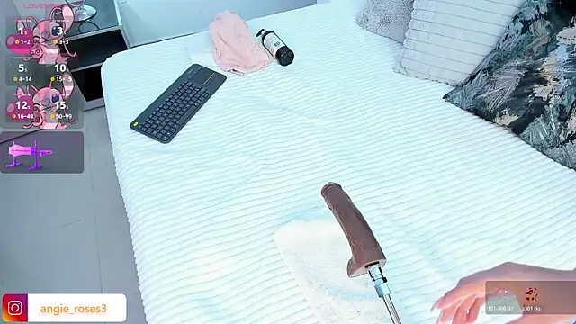 Snapshot of angiee_roses chatting on 2, 11, 2025 angiee roses online show from 2, 11, 2025