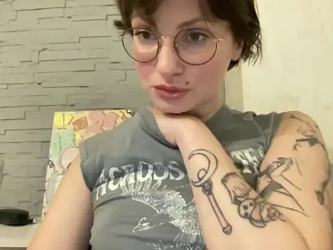 -CatchMe- online show from 5, 4, 2026