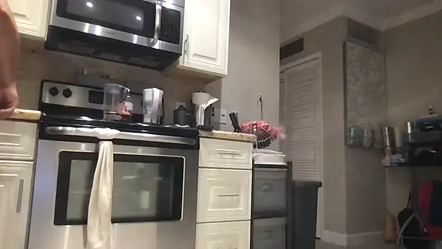 Snapshot of BigGuyMuscle chatting on 16, 12, 2025 BigGuyMuscle online show from 16, 12, 2025