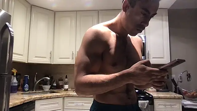 BigGuyMuscle online show from 18, 11, 2025