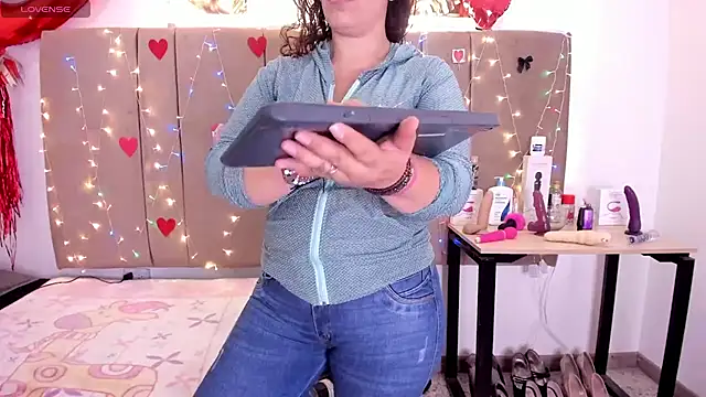 Zaly mature online show from 16, 11, 2025