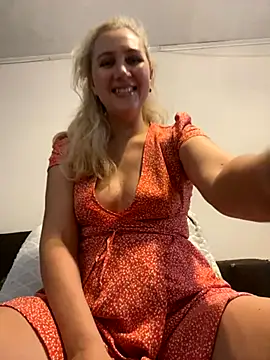 YourBlondee online show from 2, 10, 2025