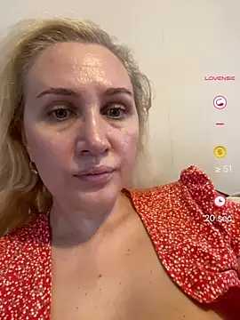 Snapshot of YourBlondee chatting on 4, 6, 2026 YourBlondee online show from 4, 6, 2026