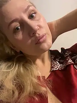 YourBlondee online show from 17, 11, 2025