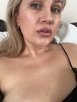 YourBlondee online show from 7, 3, 2025