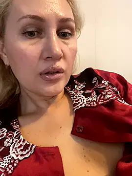 YourBlondee online show from 5, 11, 2025