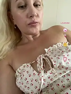 Snapshot of YourBlondee chatting on 9, 7, 2026 YourBlondee online show from 9, 7, 2026
