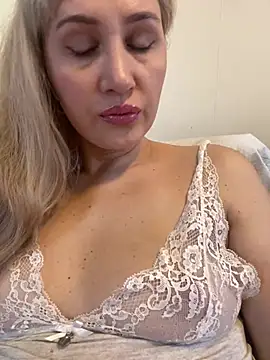 YourBlondee online show from 25, 2, 2025