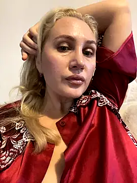 YourBlondee online show from 31, 10, 2025