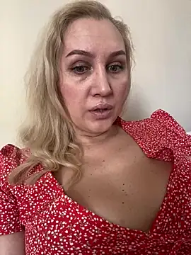 YourBlondee online show from 25, 2, 2026