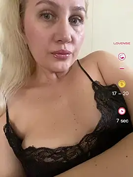 YourBlondee online show from 29, 4, 2026