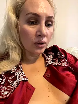 YourBlondee online show from 29, 10, 2025