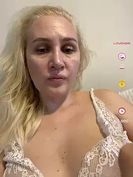 Snapshot of YourBlondee chatting on 17, 6, 2026 YourBlondee online show from 17, 6, 2026
