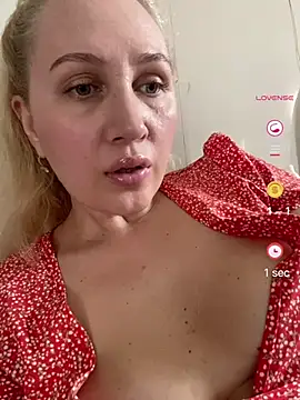 YourBlondee online show from 26, 4, 2026