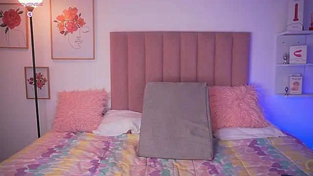 RubiOberli online show from 9, 9, 2025