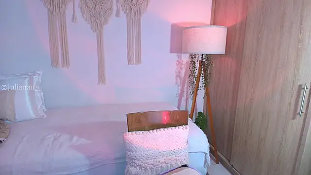 iriswest  online show from 17, 11, 2025