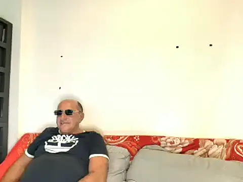 Snapshot of jhon_gade chatting on 8, 10, 2025 jhon gade online show from 8, 10, 2025